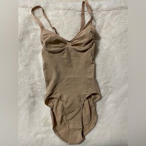 SKIMS seamless sculpt Bodysuit with Adjustable Straps & snap closure small NWOT
